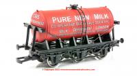 4F-031-037 Dapol 6 Wheel Milk Tanker - Co-op Milk Red livery